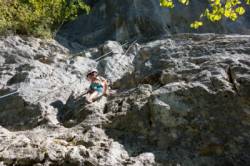 Maxime Bachellerie (3 ans 1/2)  3a Très récent secteur école en 3/3+ complètement à gauche de la falaise, voies de 5 à 8m en positif, équipées pour la tête (absentes du topo Dordogne). / La Forge du Boulou