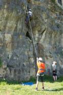Marine M.  dans Zig-Zag 5b Redescente en moulinette dans l'axe de L'Origine du Monde 6a+ (entraînement UNSS du collège d'Excideuil) / Falaise du Château