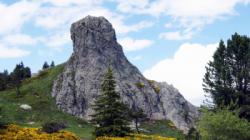 Vue d'ensembleA droite en descendant l'autre partie du site moins fréquentées / La Roche Pointue (dent du diable)