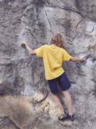 Gaby  dans red route - block nb 19 / Fontainebleau - Les Trois Pignons (La Gorge aux Chats)