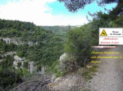 Florian  dans Falaise d'escalade : site de GourdonAccès au site : Au niveau de la route se situe une carrière avec un parking. Se stationner,puis emprunterle chemin se situant au niveau de l'épingle de la route et marcher sur une distance de 400 m. / Gourdon