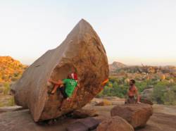 Hampi - Island plateau (Cosmic Cave)